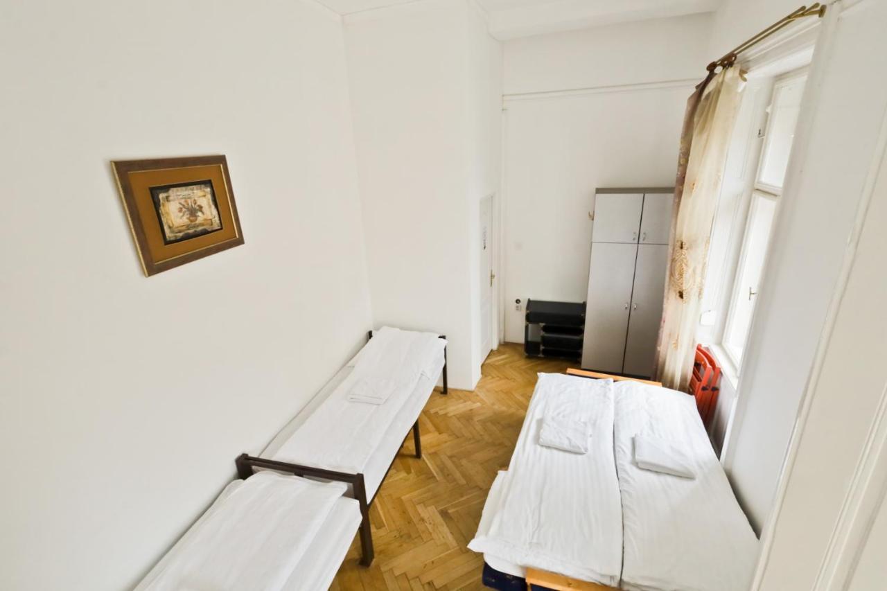Center Apartment 5 Private Room For 19 People Budapeste Exterior foto